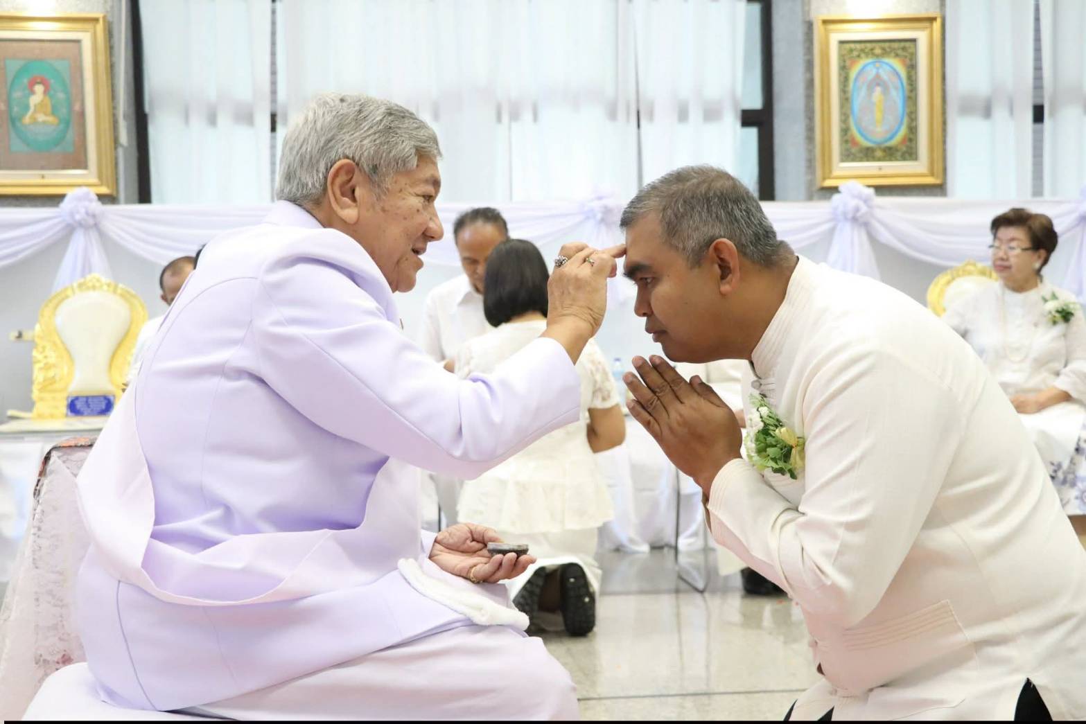 title - ศูนย์ส่งเสริมและพัฒนาอาชีพเสริมนอกภาคการเกษตร โดย สำนักงานการปฏิรูปที่ดินเพื่อเกษตรกรรม จัดโครงการพัฒนาบุคลากรเพื่อเพิ่มประสิทธิภาพการดำเนินงานด้านศิลปหัตถกรรม กิจกรรมไหว้ครูช่าง ณ ชั้น 2 อาคารพระมิ่งขวัญ ศูนย์ส่งเสริมและพัฒนาอาชีพเสริมนอกภาคการเกษตร (ศูนย์ศิลปาชีพบางไทรฯ (เดิม))
